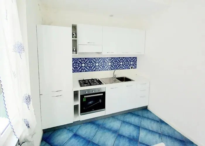 Apartment Central アパート アマルフィ